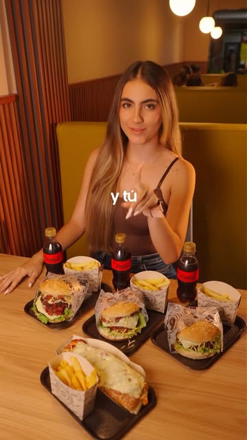 Hamburguesa Mack Family recién servida